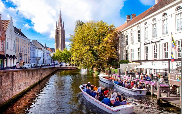 From Brussels: Bruges & Ghent Tour with Cruise & Chocolate Tasting