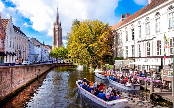 From Brussels: Bruges & Ghent Tour with Cruise & Chocolate Tasting