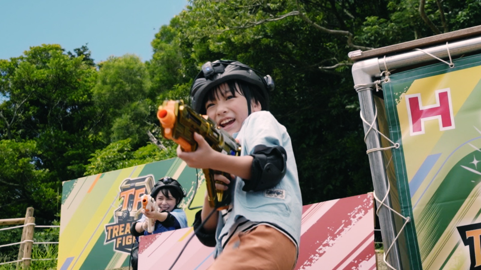 Children playing laser tag at JUNGLIA OKINAWA Park.