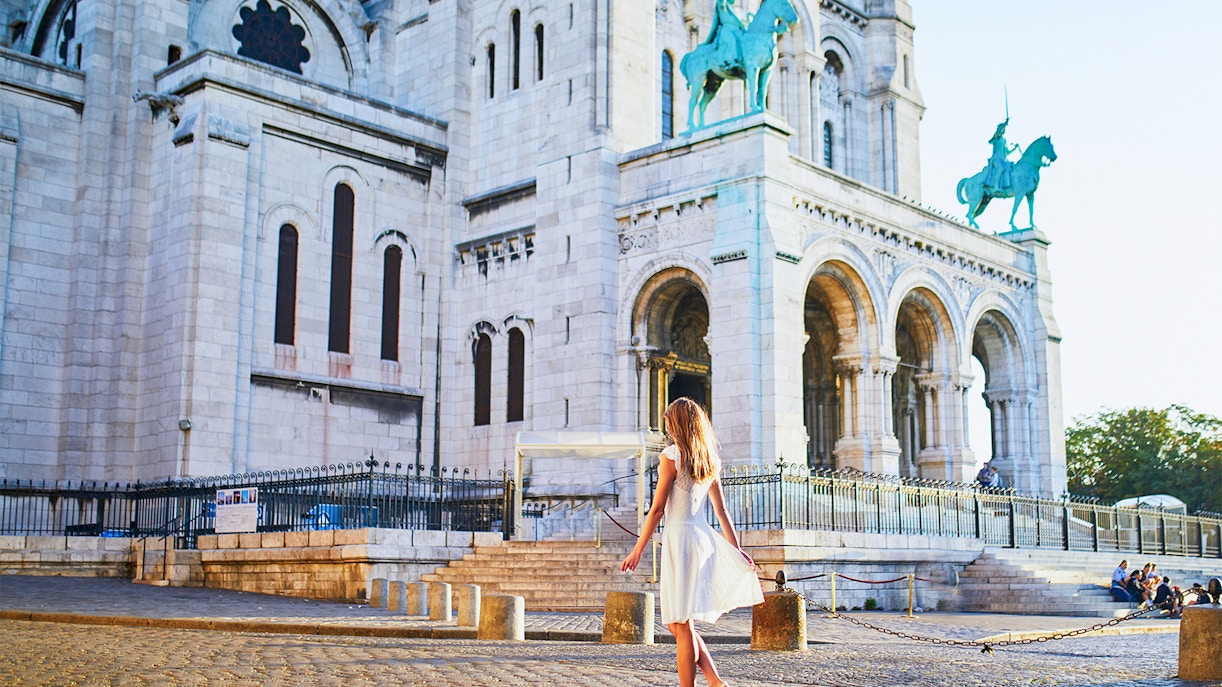 Montmartre Opening Hours