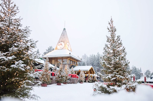 From Rovaniemi: The Highlights Tour: Santa Claus Village, Husky & Reindeer Sledding
