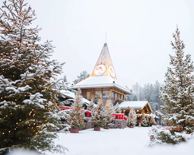 From Rovaniemi: The Highlights Tour: Santa Claus Village, Husky & Reindeer Sledding