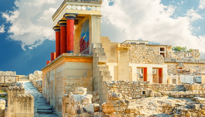 About Knossos Palace
