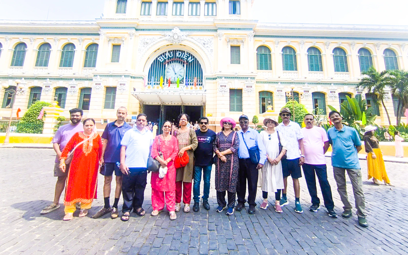 Ho Chi Minh City Guided Tour: Jade Emperor Pagoda, War Remnants Museum and Independence Palace