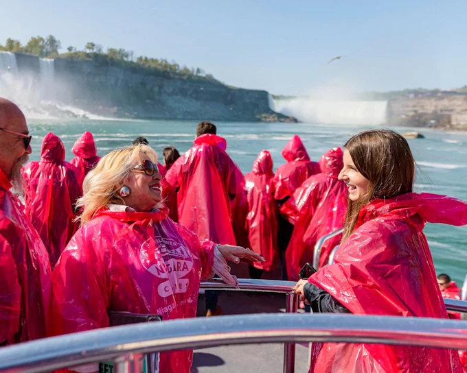 Niagara Falls Canada: Guided Tour with Hornblower Cruise & Journey Behind the Falls