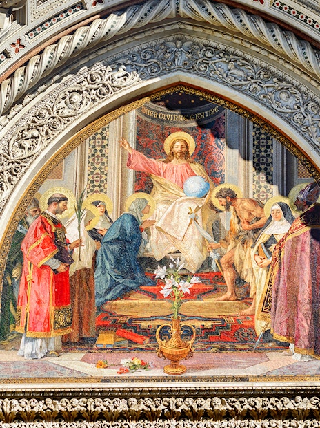 Mosaic detail on Florence Cathedral facade during express guided tour.