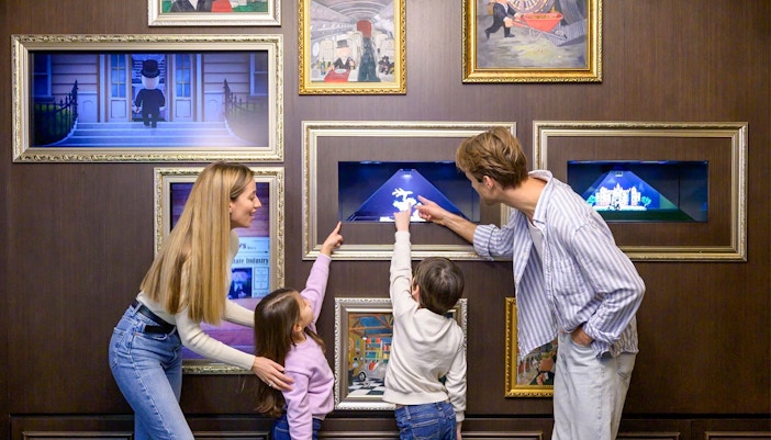 Family looking at frames in Monopoly Dreams Melbourne
