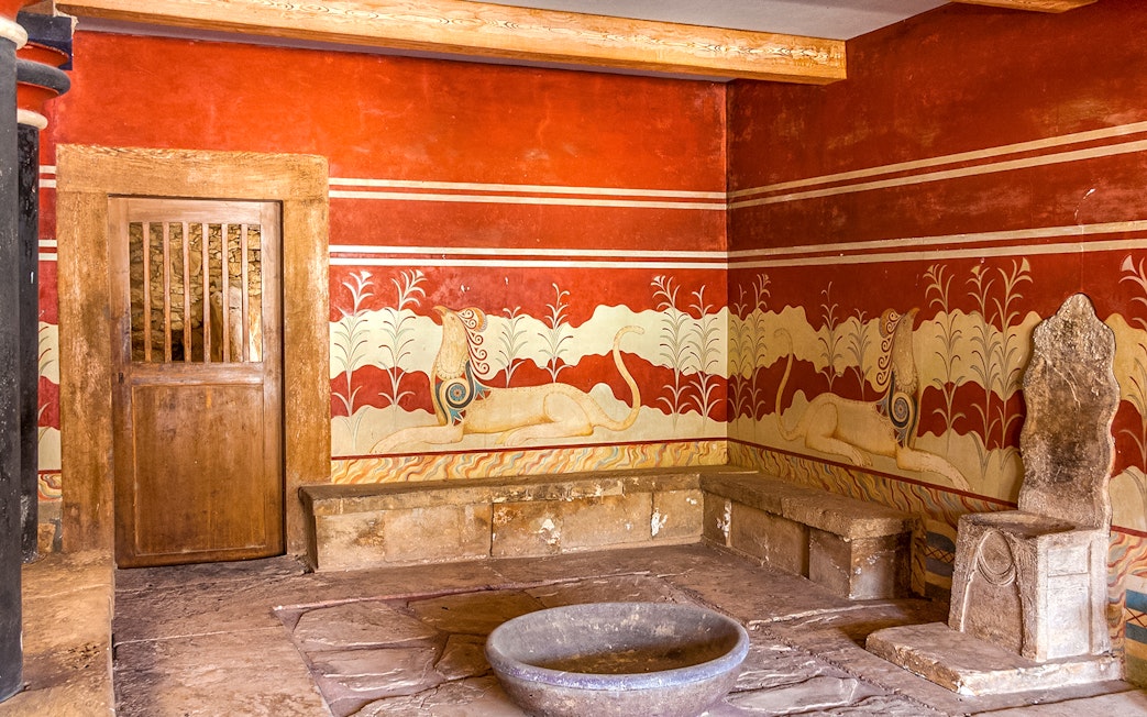 King's chamber of Knossos with frescoes and stone throne, Crete, Greece.