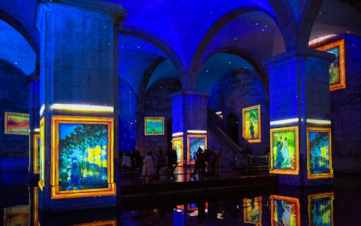 Monet and Klimt art projections at Mãe d'Água Reservoir exhibition.