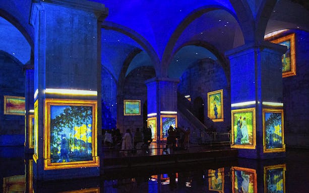 Monet and Klimt art projections at Mãe d'Água Reservoir exhibition.