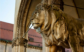 Lion statue at Feldherrnhalle, Munich, part of the self-guided city exploration game.
