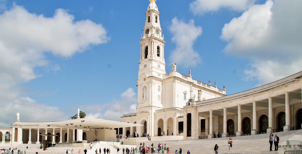 Basilique de Fatima in Portugal with visitors exploring the courtyard.