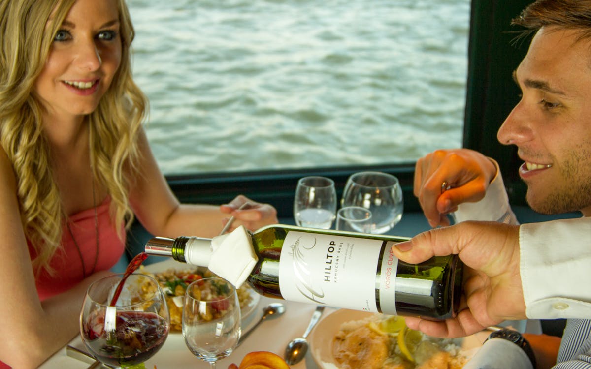 christmas or new year’s eve dinner cruise with live music on danube-2 christmas or new year’s eve dinner cruise with live music on danube-2