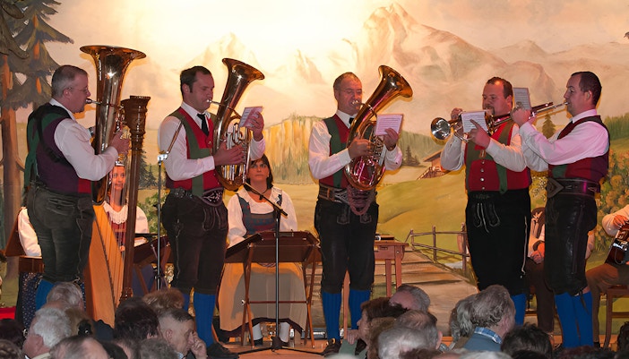 Tyrolean Evening Show Innsbruck with the Gundolf Family