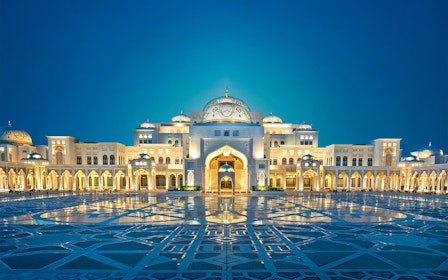 From Dubai: Abu Dhabi Full-Day City Tour with Qasr Al Watan & Sheikh Zayed Grand Mosque