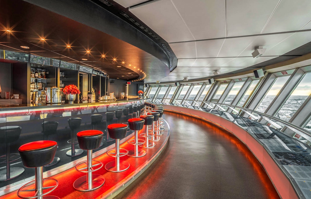 Sphere Bar Fernsehturm mit Ausblick auf Berlin im Berliner Fernsehturm