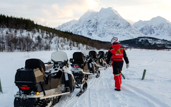din tromsø: safari cu snowmobilul în alpii lyngen, cu prânz și băuturi calde-2