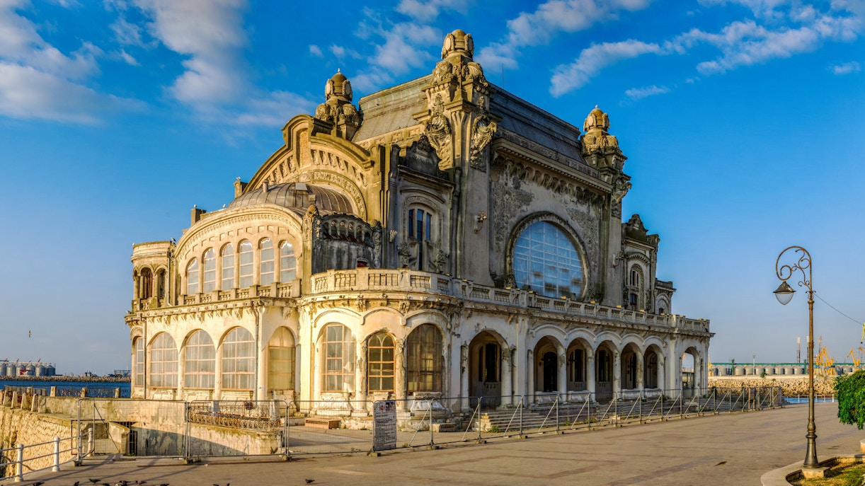 Plan your visit to Constanta Dolphinarium