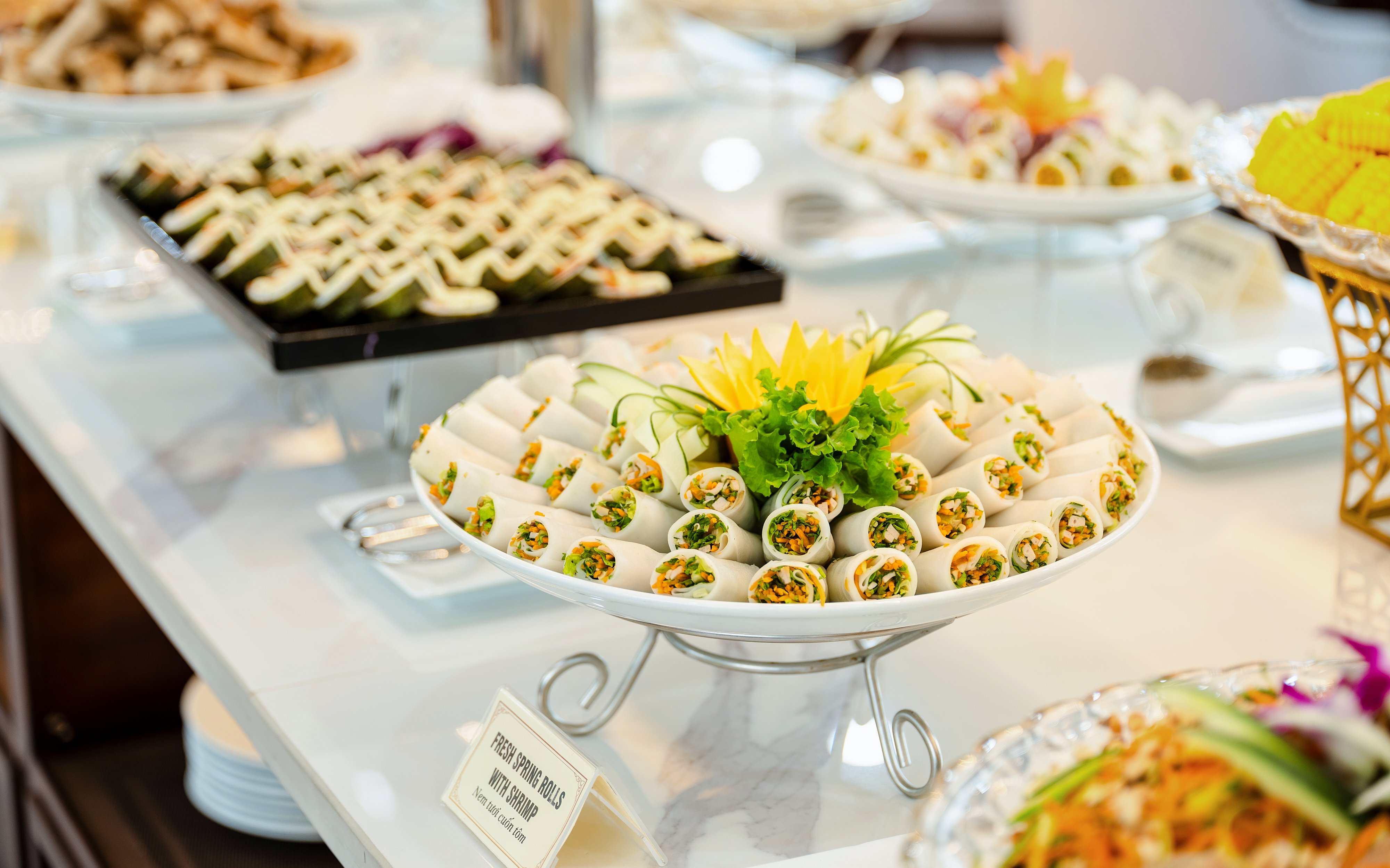 Fresh spring rolls with shrimp displayed at Hercules Premium buffet.