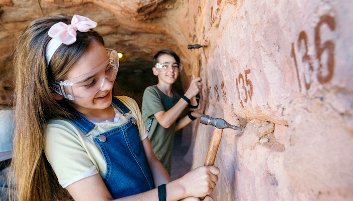 Opal mining at Paradise Country