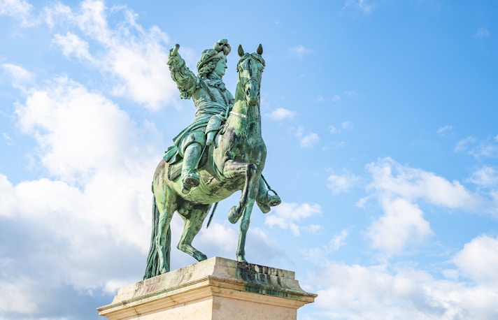 statua di luigi XVI - versailles storia
