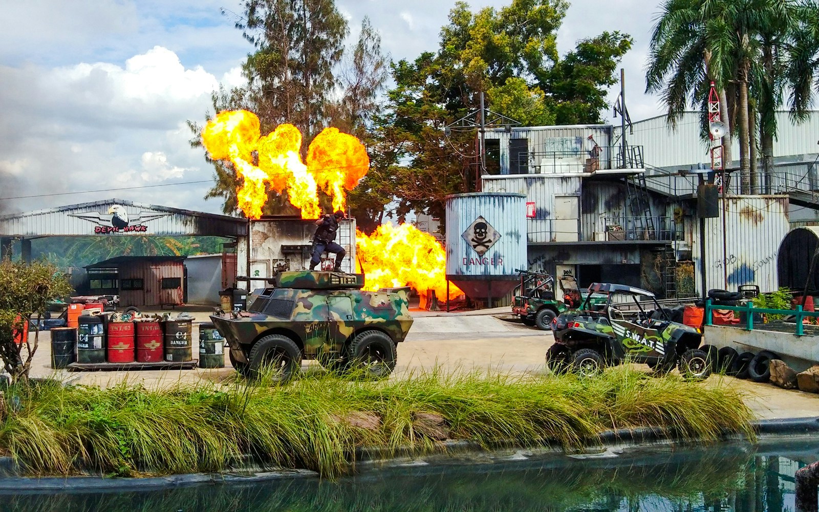 Stunt show with explosions and armored vehicles at Dreamworld Bangkok's Hollywood Action attraction.