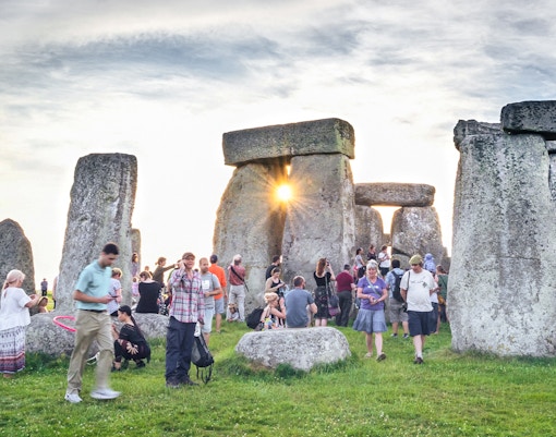 Stonehenge Summer Solstice 2026 Sunrise Alignment Visiting Guide stonehenge-summer-solstice-2026-sunrise-alignment-visiting-guide