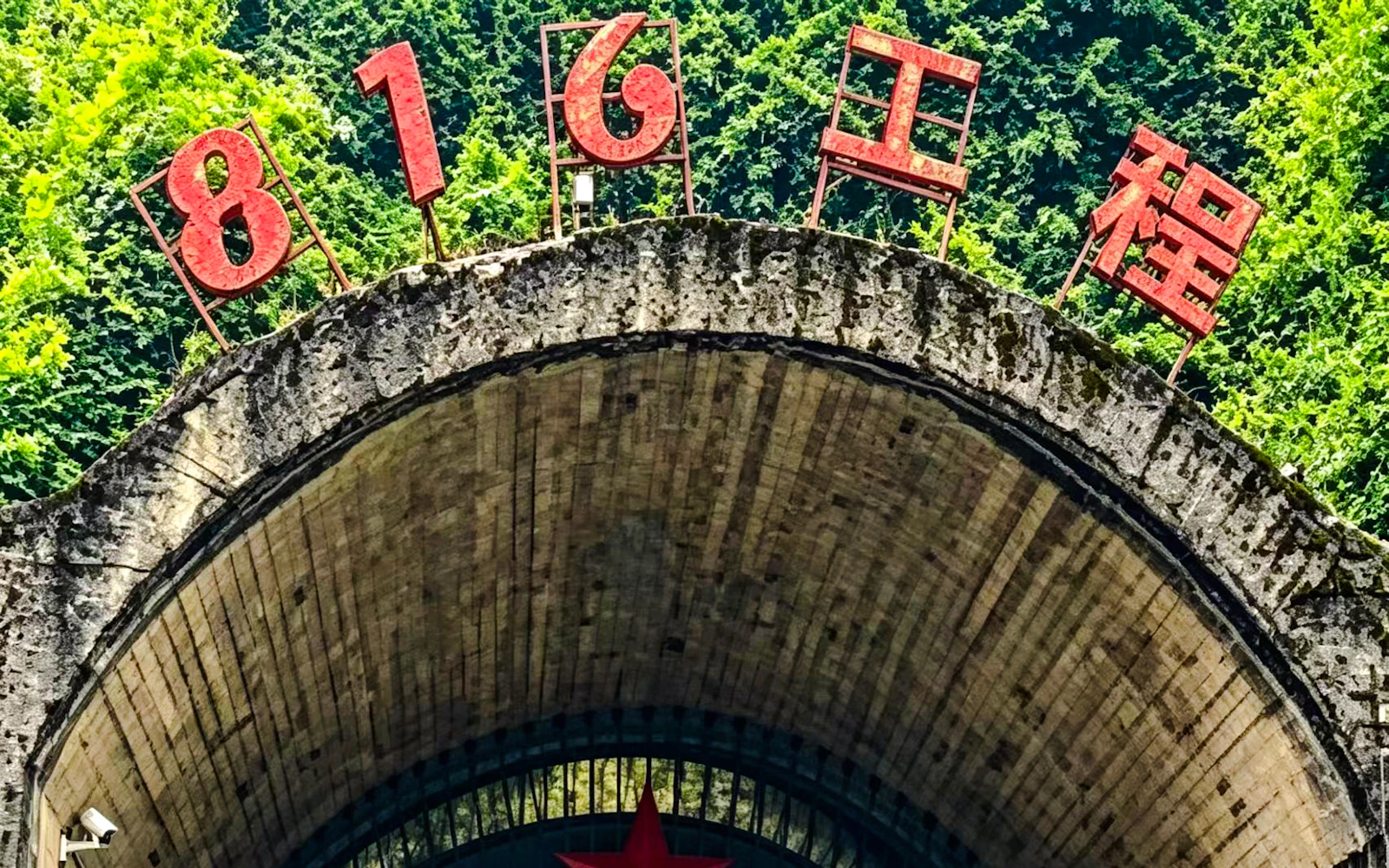 From Chongqing: Baiheliang Underwater Museum, 816 Underground Project and Wuling Mountain Valley Day Trip (Product 53596)