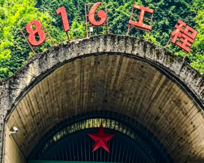 From Chongqing: Baiheliang Underwater Museum, 816 Underground Project and Wuling Mountain Valley Day Trip