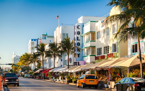 Ocean Drive in South Beach, Miami Beach with art deco buildings and palm trees.