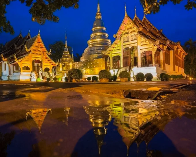 Chiang Mai Night Tuk-Tuk Tour: Temples and Night Market with Street-Food Tasting