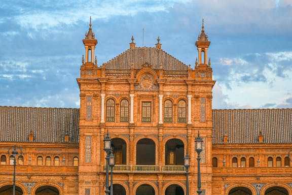 2-hour guided tour of maría luisa park and spain square-7