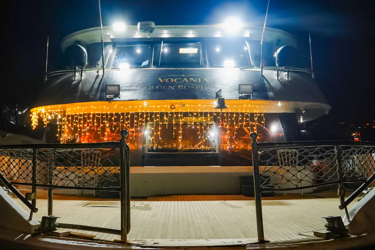 Istanbul Bosphorus Dinner Cruise with Unlimited Alcoholic Drinks and Turkish Night Show Image 9