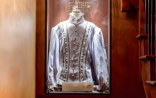 Opera costume display at Bel Canto, Paris dinner show.