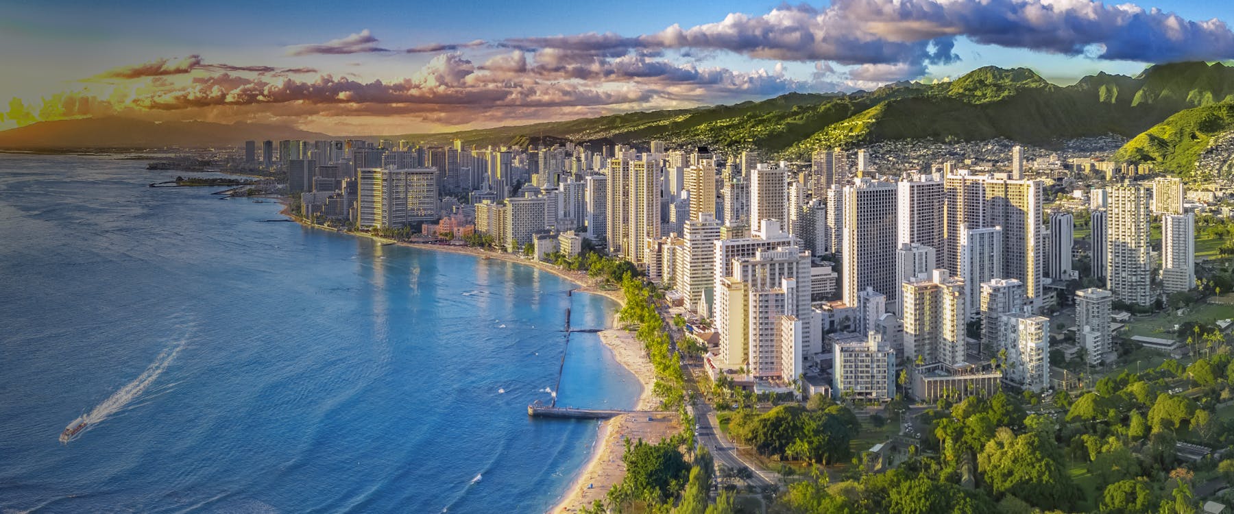 Aerial view of Waikiki Beach and Honolulu skyline, Oahu, United States.