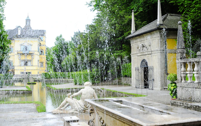 Tour durch das Schloss Hellbrunn mit den Trickbrunnen in Salzburg – mit Schnelleinlass