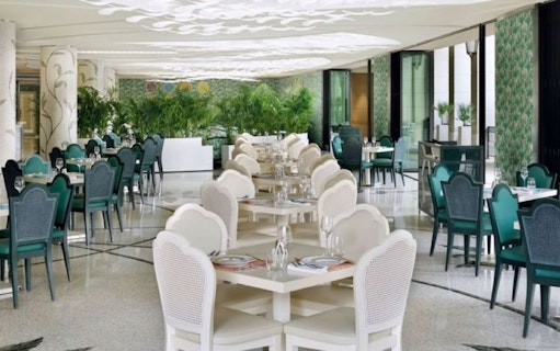 giardino dinner buffet: international buffet with live cooking stations in jungle-themed versace setting and outdoor terrace-3