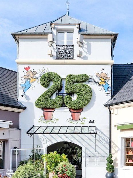 La Vallee Village entrance with topiary number 25, Paris, France.