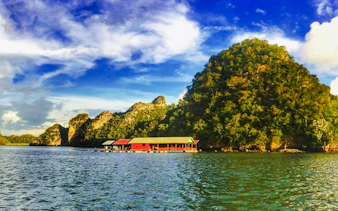 tour privado en barco por el parque geoforestal de langkawi kilim, con visita a los manglares y recorrido por las islas, incluyendo esnórquel-3