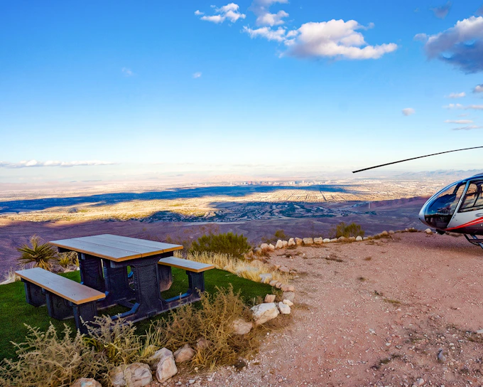 Maverick Helicopters: 60-min Las Vegas and Red Rock Canyon Helicopter Tour with Valley Landing