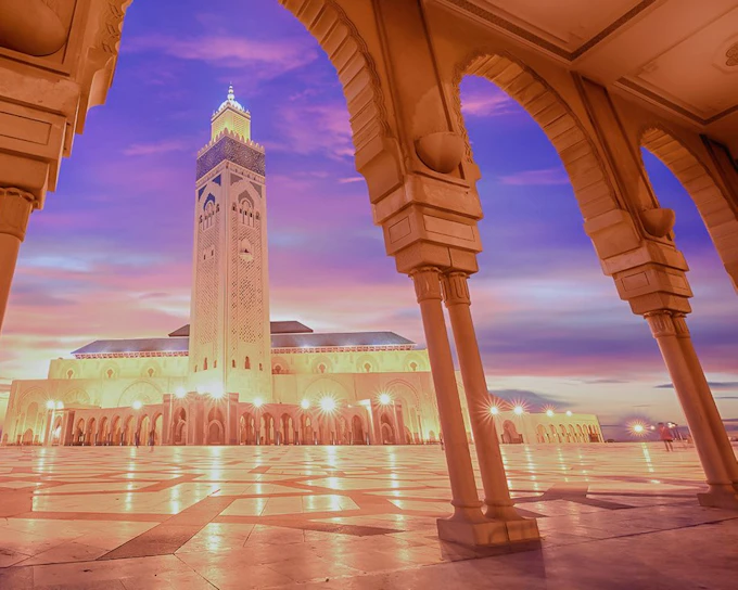 Casablanca City & Hassan II Mosque Night Tour with Traditional Moroccan Dinner