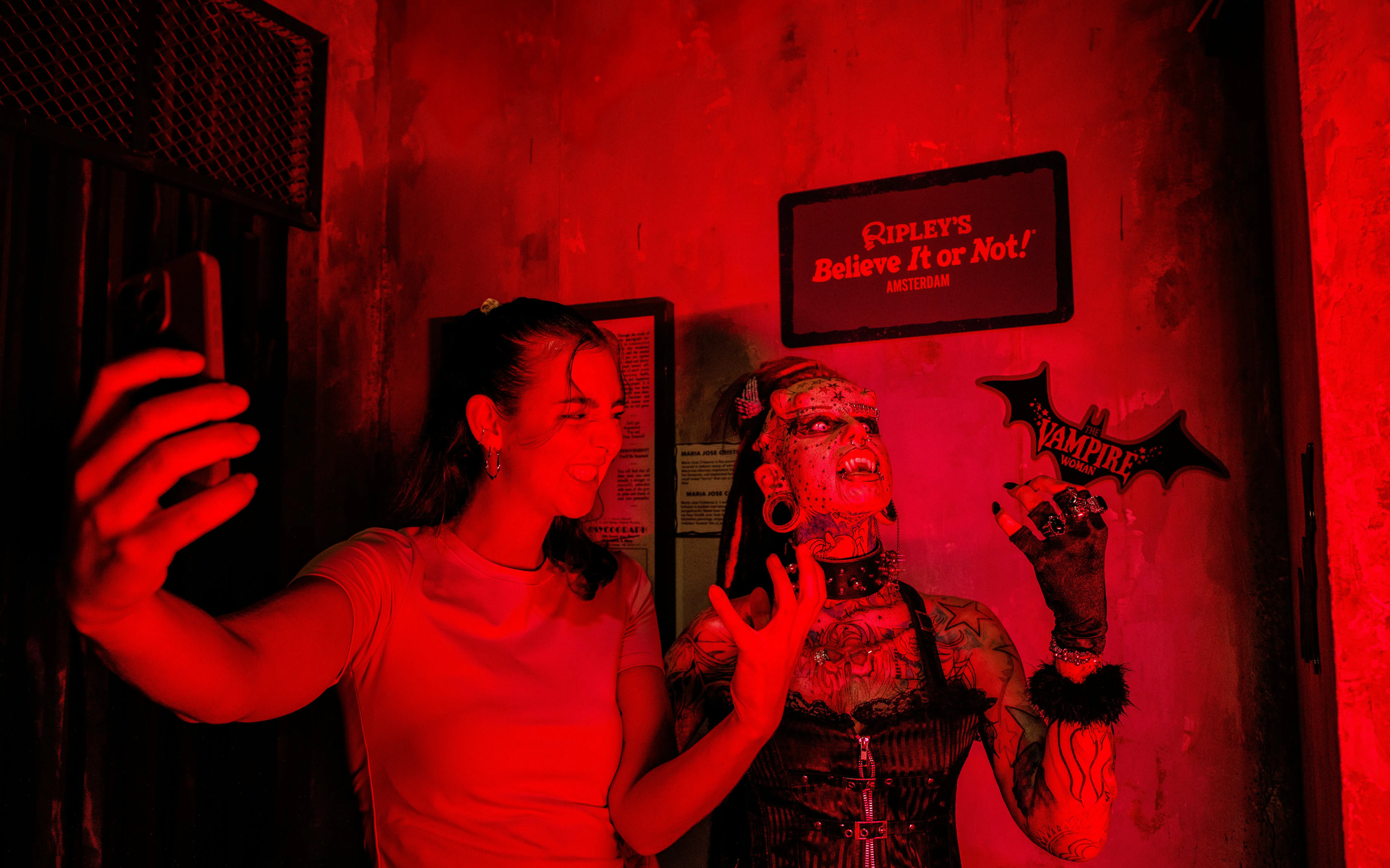 Visitor taking a selfie with a performer at Ripley's Believe It or Not! Amsterdam.