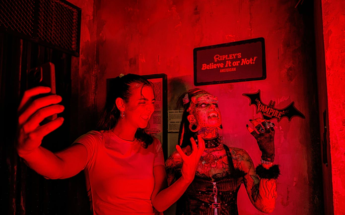 Visitor taking a selfie with a performer at Ripley's Believe It or Not! Amsterdam.
