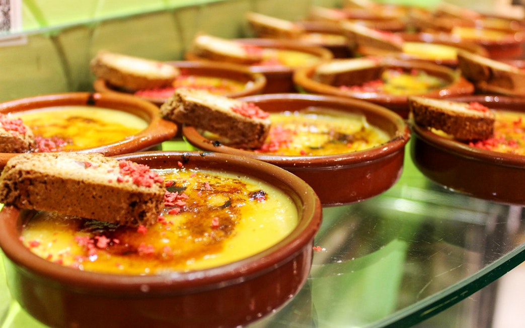 Crema catalana desserts with biscotti at Tablao Cordobes.