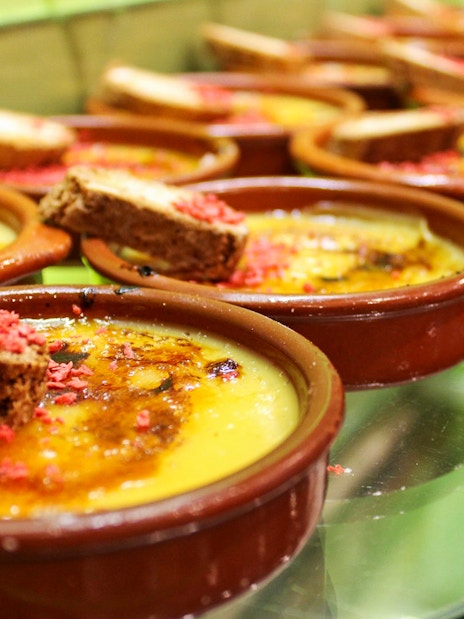 Crema catalana desserts with biscotti at Tablao Cordobes.