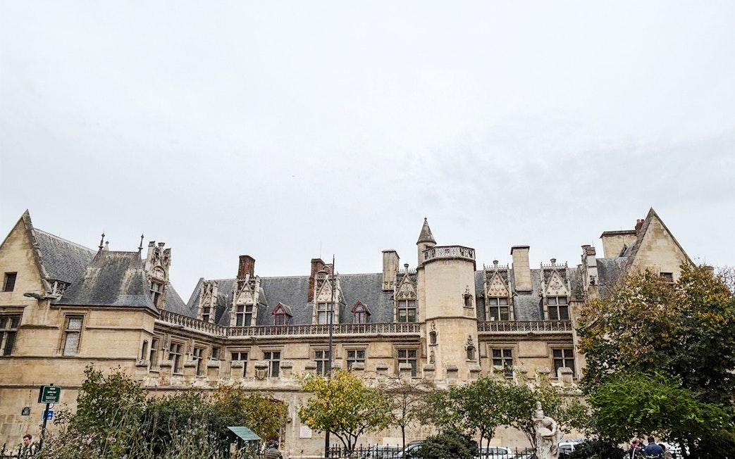 Historic building in Paris on the Treasure Hunt tour from the Panthéon to the Louvre.