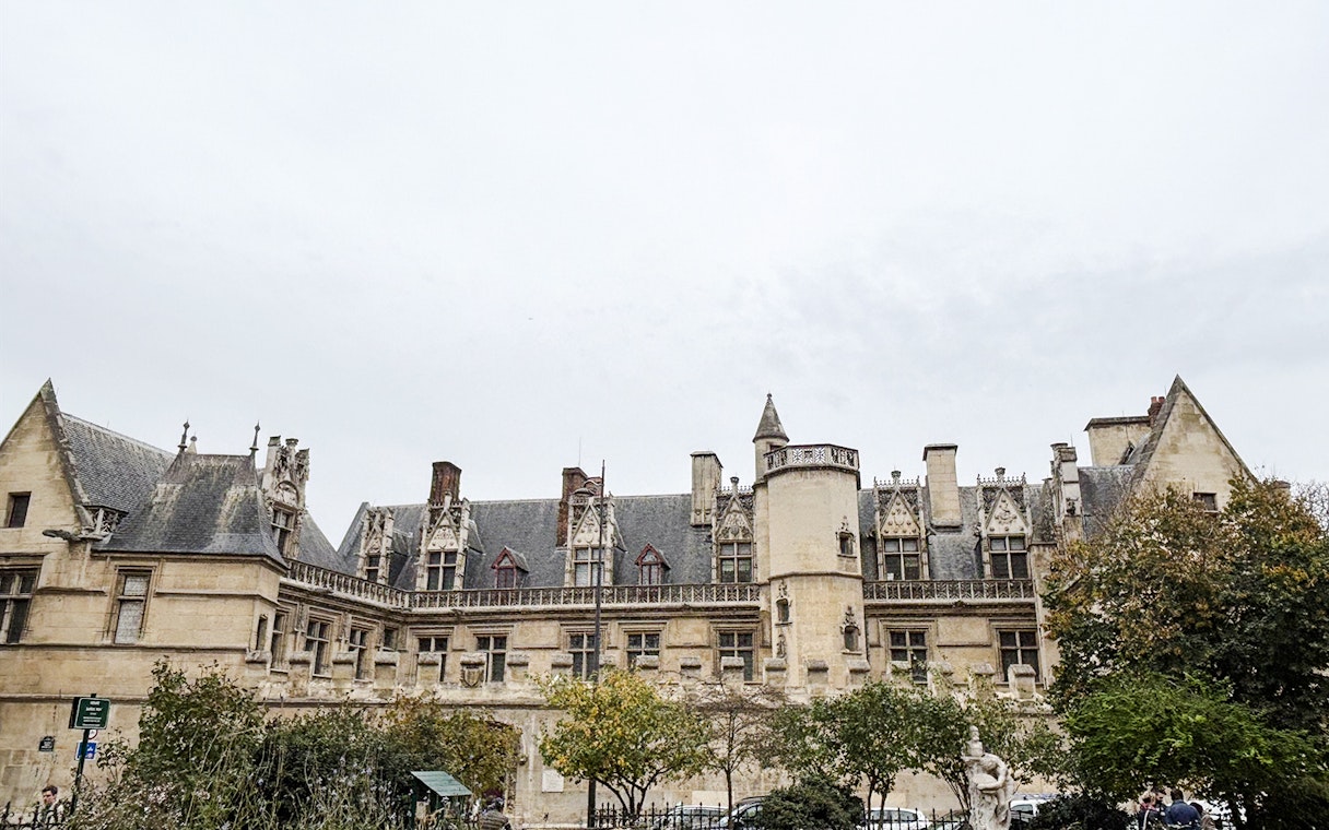 Historic building in Paris on the Treasure Hunt tour from the Panthéon to the Louvre.