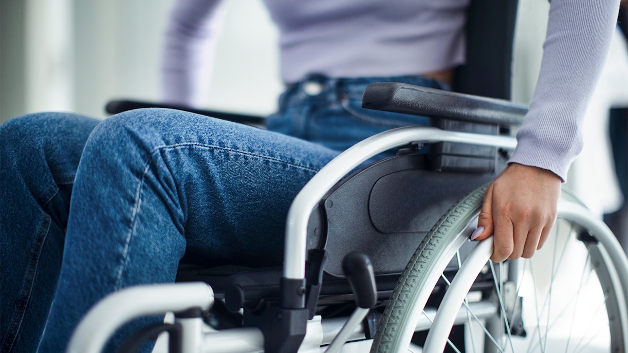 Person using a wheelchair at Centre Pompidou Málaga.