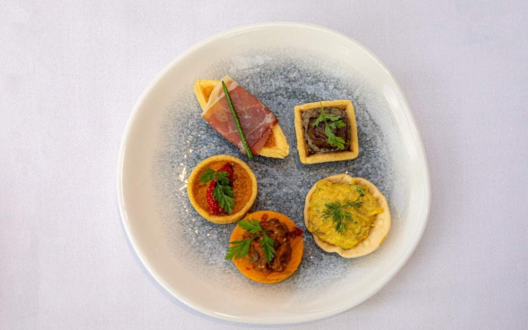 Assorted appetizers on a plate served during the London Dinner Cruise.