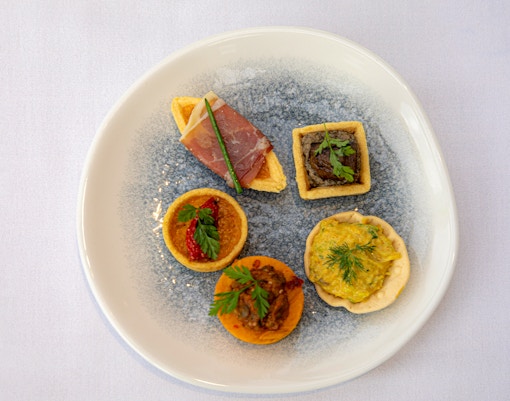 London Thames River dinner cruise with gourmet meal and cityscape views.